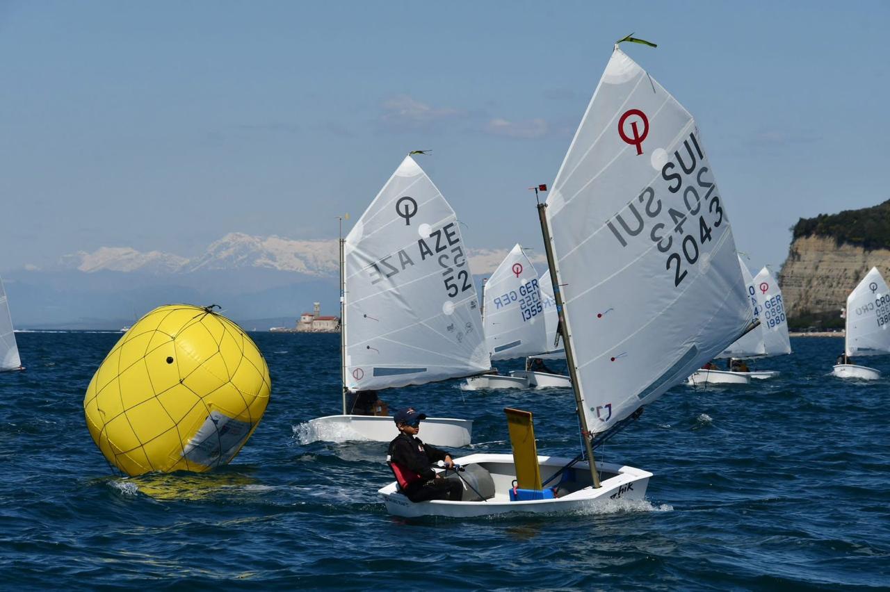 Yelkənçilərimiz reqatada mübarizəni davam etdirirlər